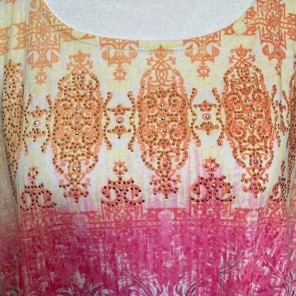 Short sleeve top with embellishments - Picture 2 of 3